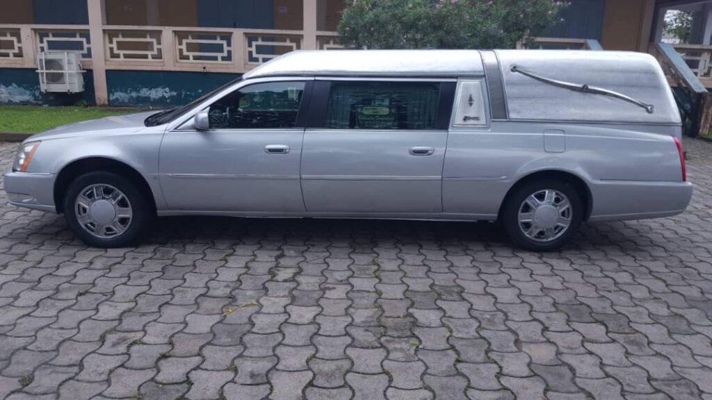 Corbillard Limousine grise 5,5 mètres